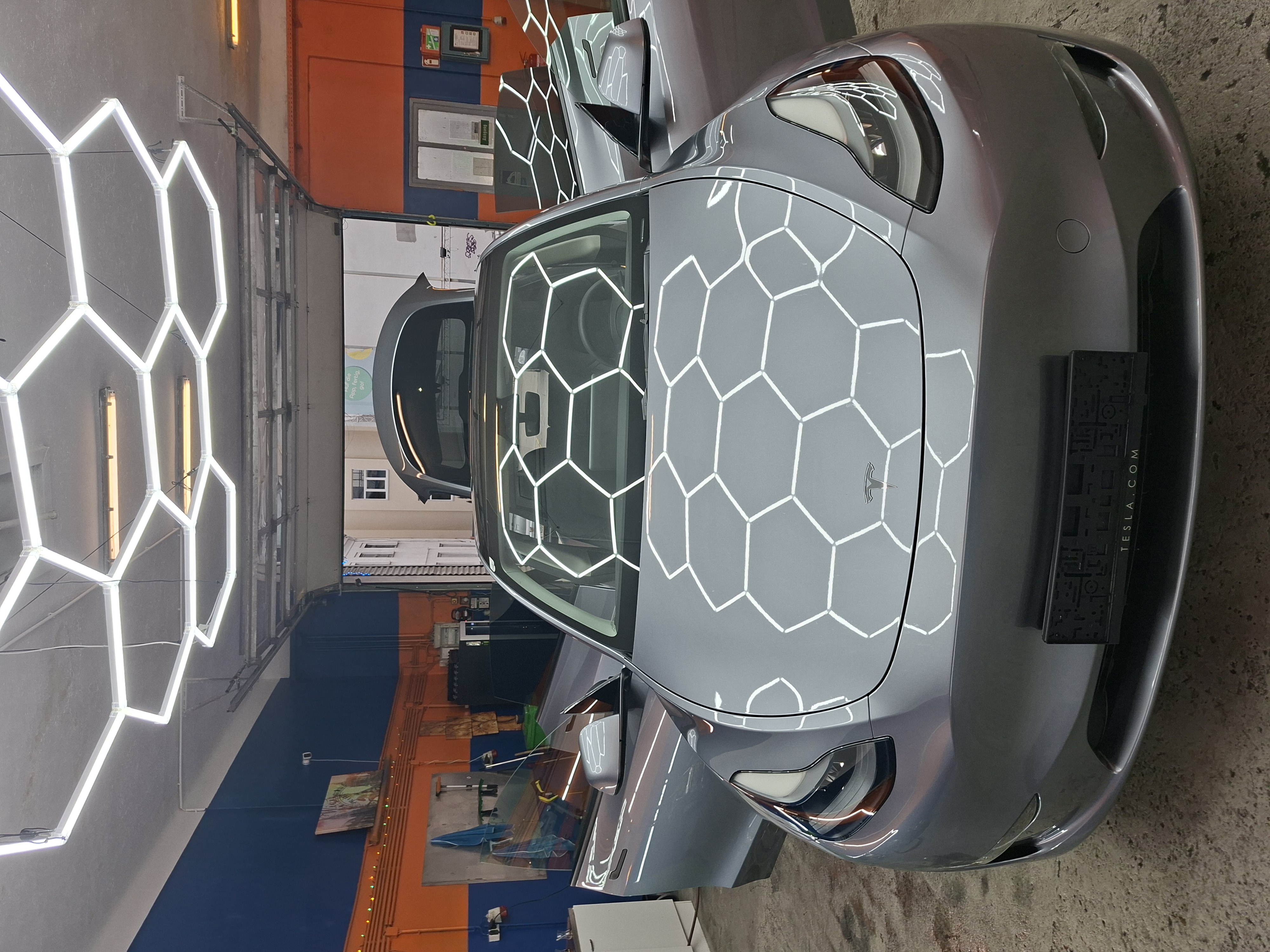 Präzise Fahrzeugaufbereitung bei Glanzwerk Wien - Fachmännische Arbeit